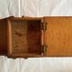 Petite travailleuse en bois vintage