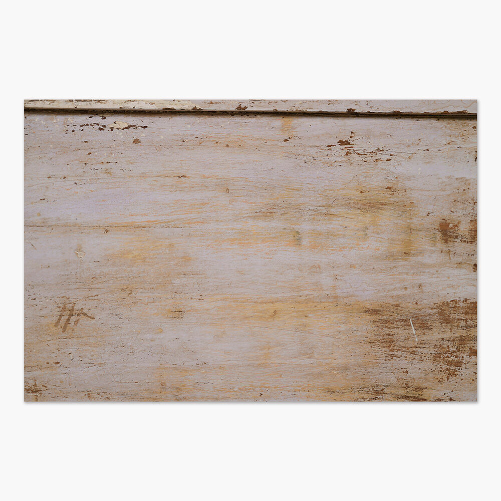 Vitrine à portes coulissantes en bois patiné