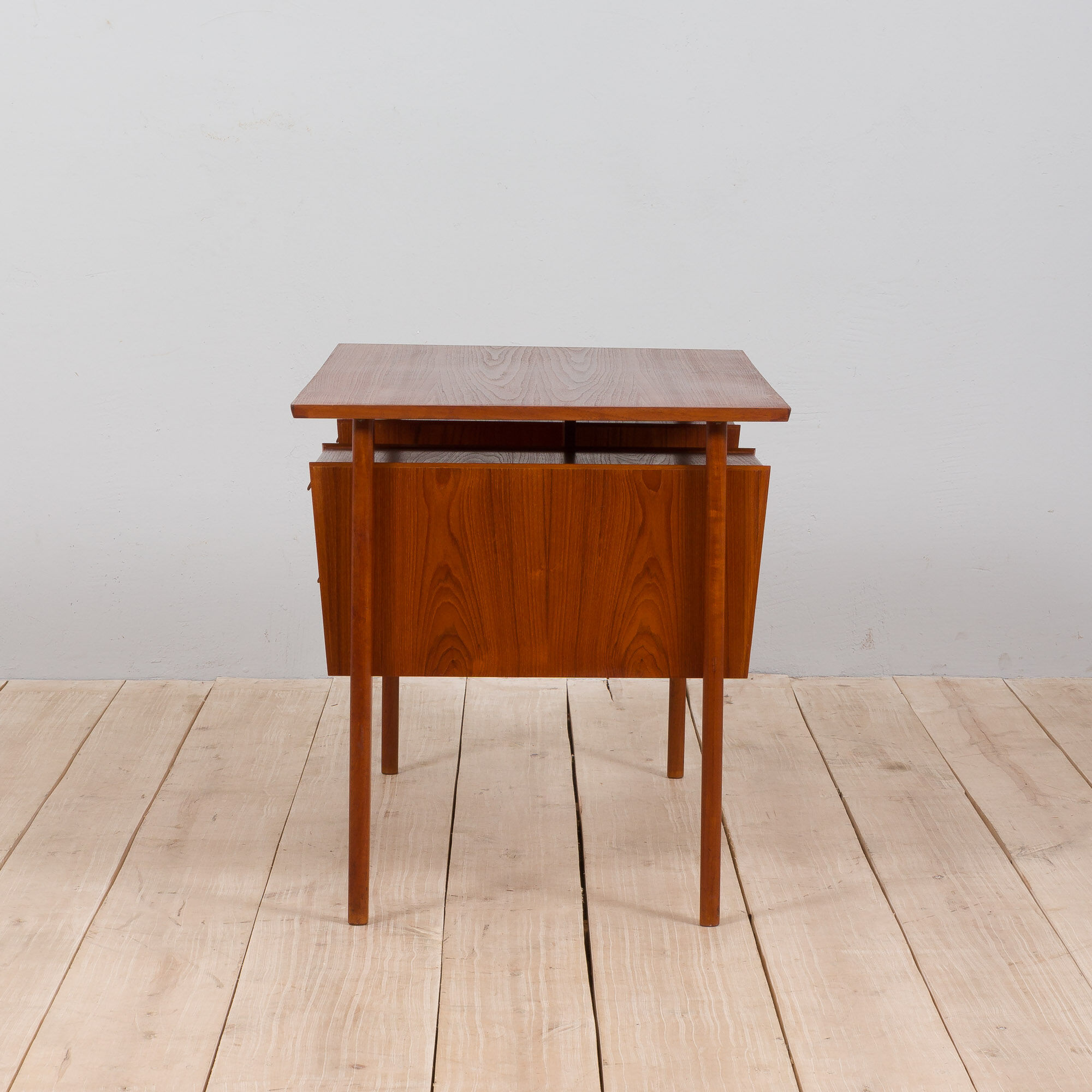 Danish mid century modern teak desk in teak with 4 drawers, 1960s