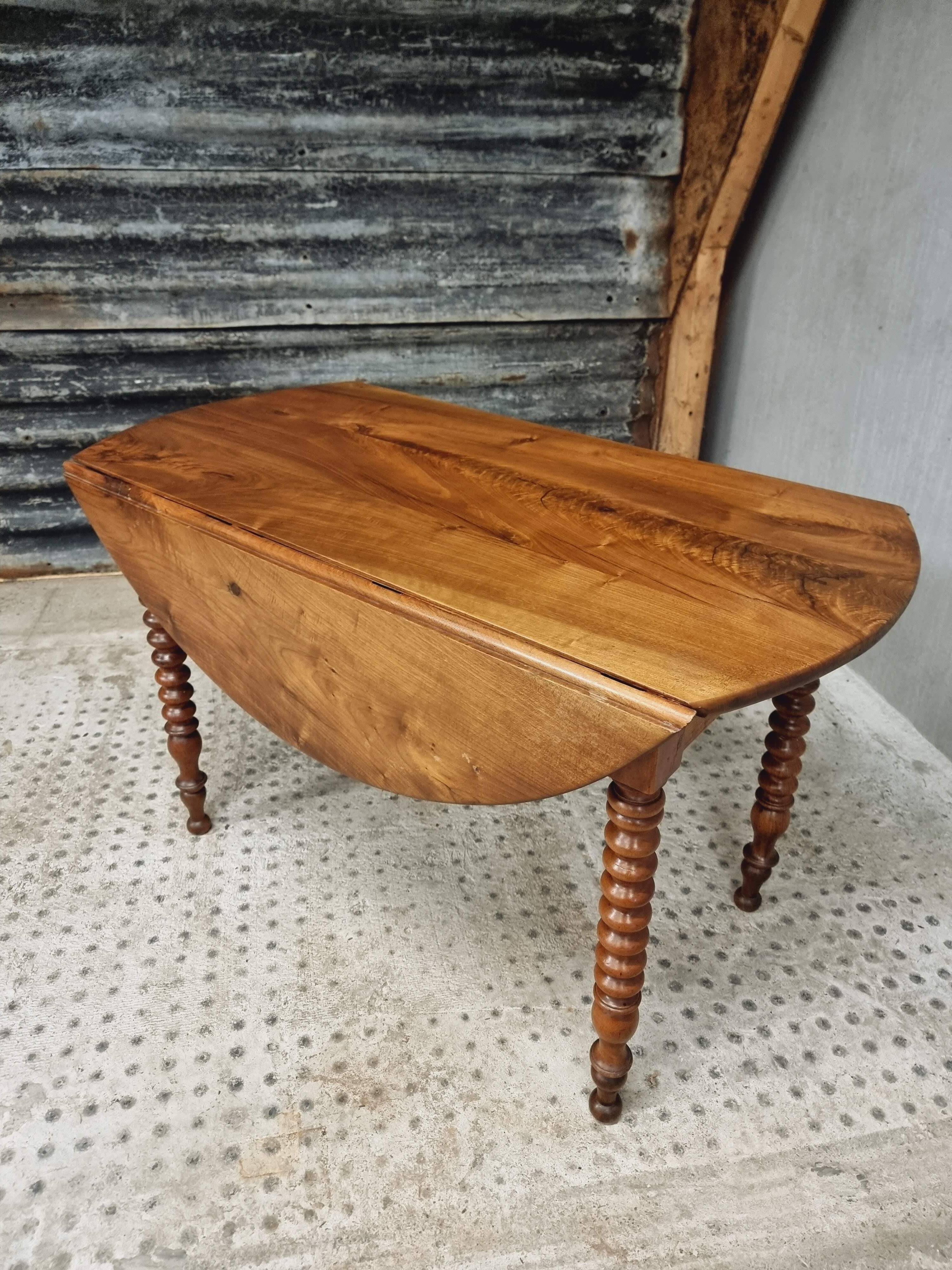 Antique round table drop-leaf table 125 cm walnut