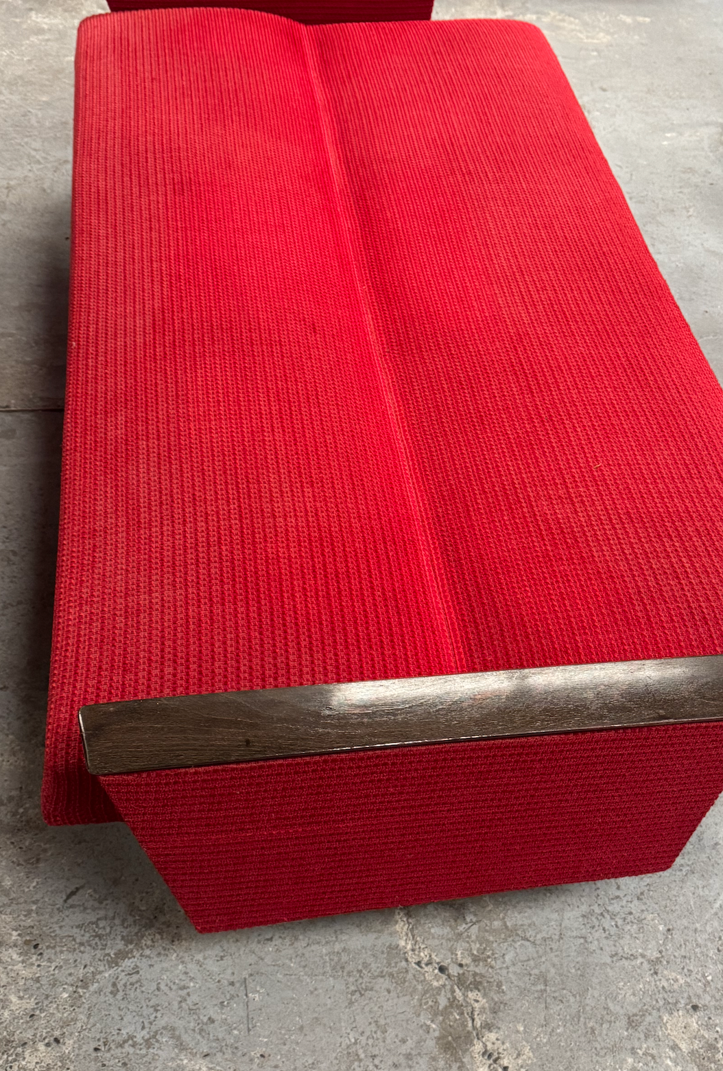 Red canapé
