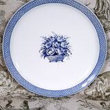 Antique serving dish in Sarreguemines earthenware with old Delft blue decoration.