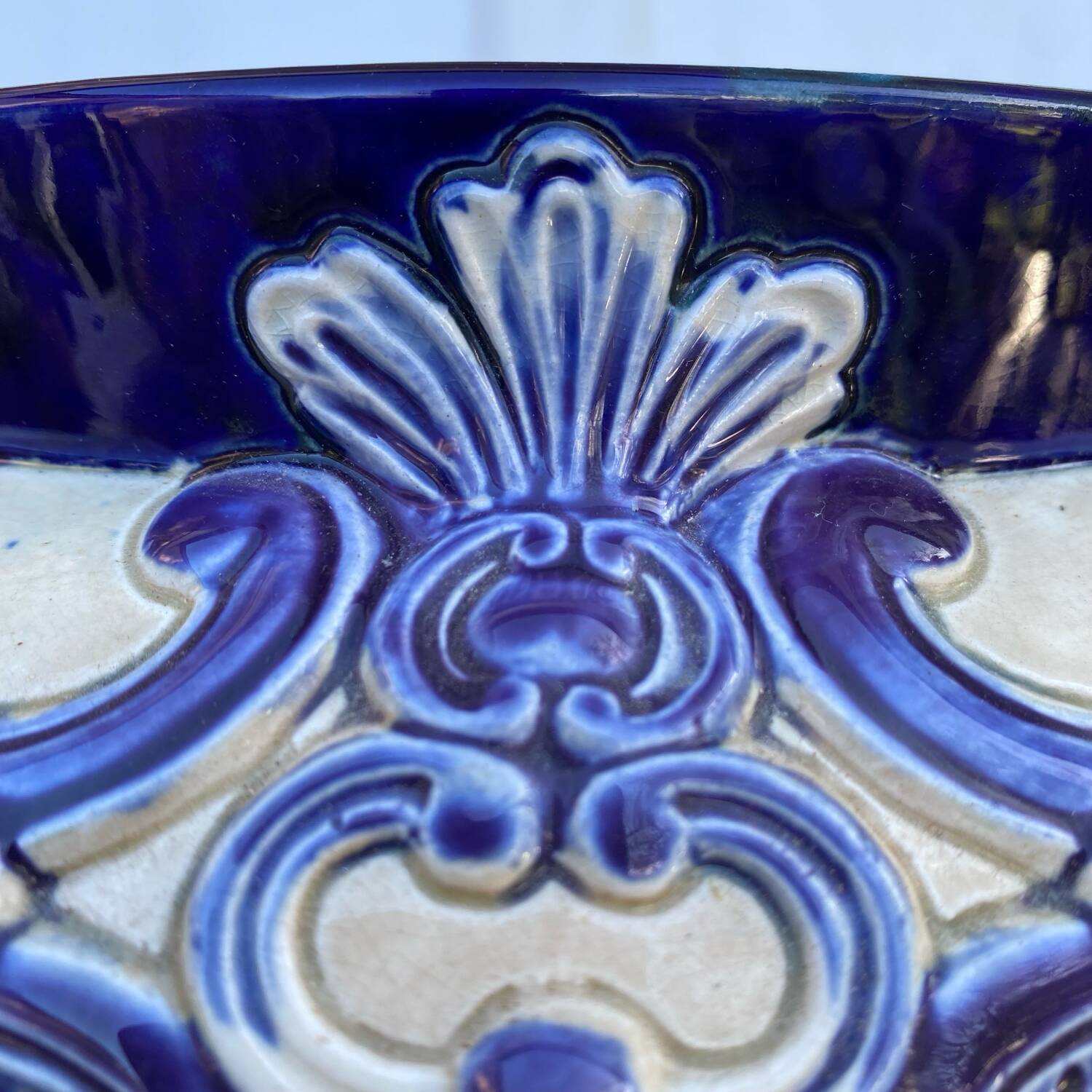 Earthenware pot cover in slipware from the Fives Lille factory