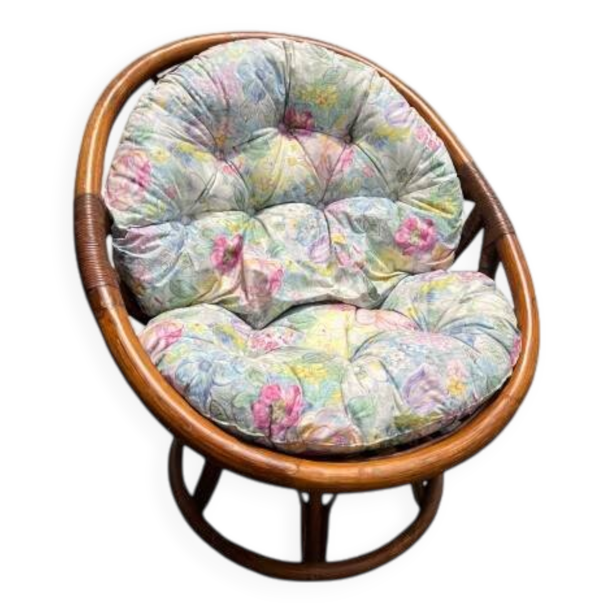 Rotating rattan armchair