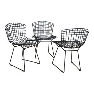 3 chaises bertoia noires