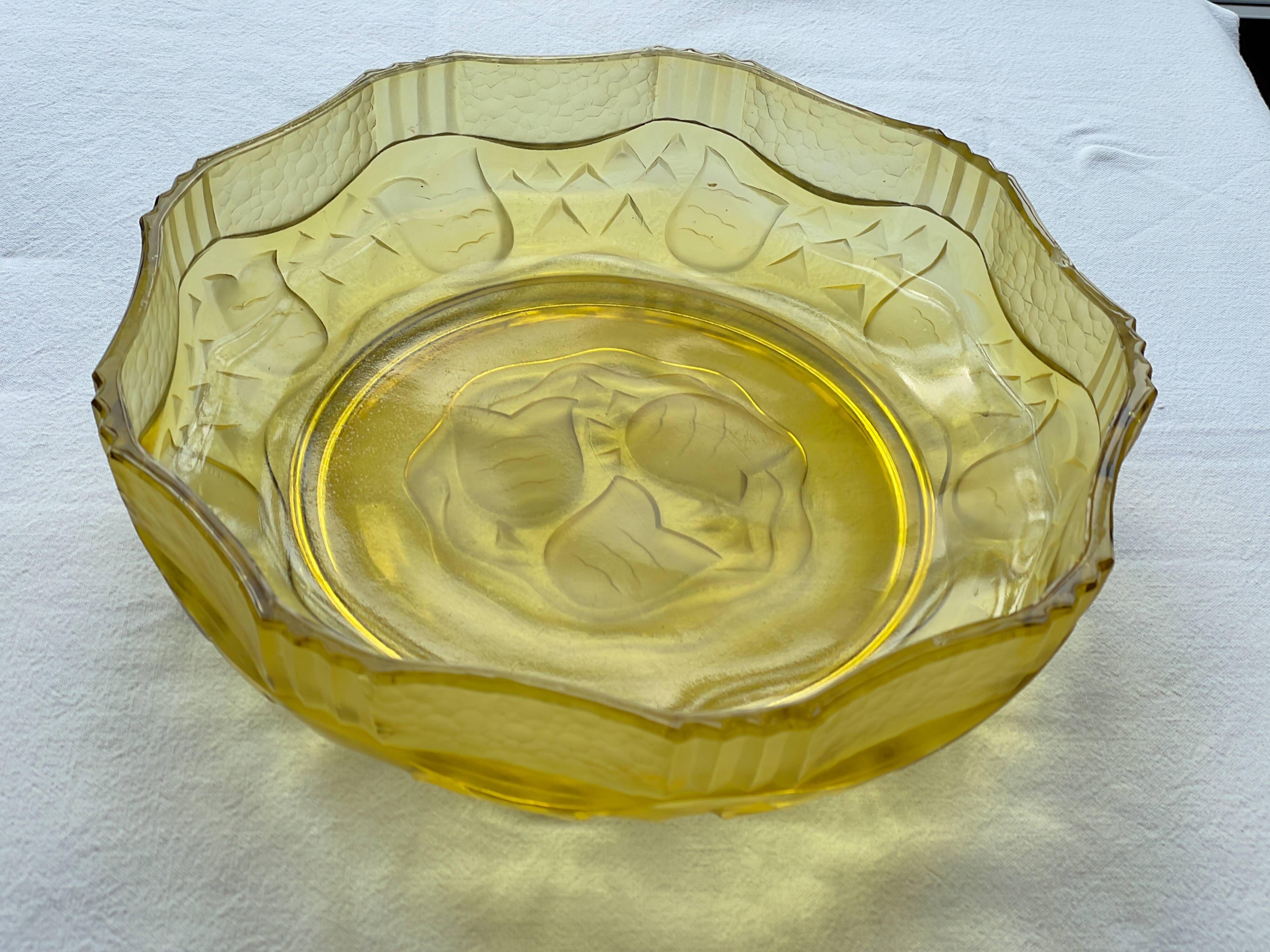 Rare Art Deco salad bowl by André Hunebelle in yellow molded pressed glass