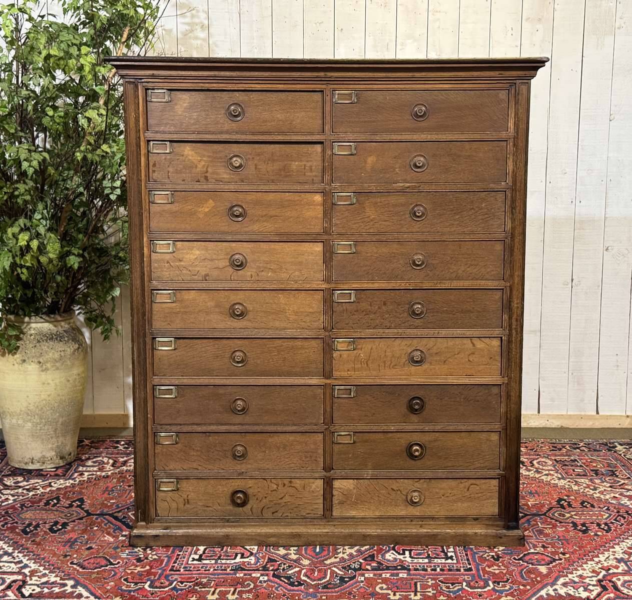 Notary's cabinet with 18 drawers in oak and fir from the early 20th century.