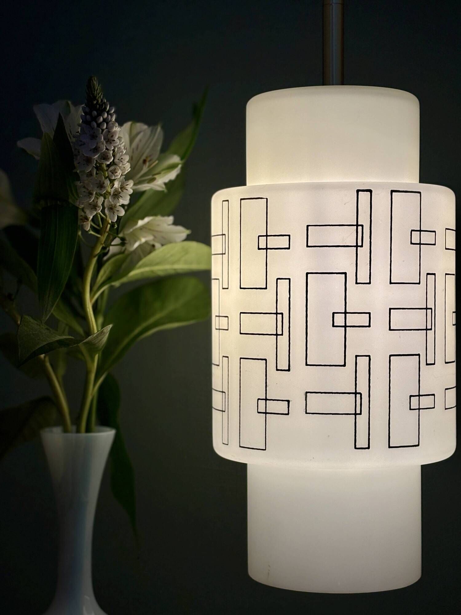 Vintage suspension globe in white opaline with black drawings.