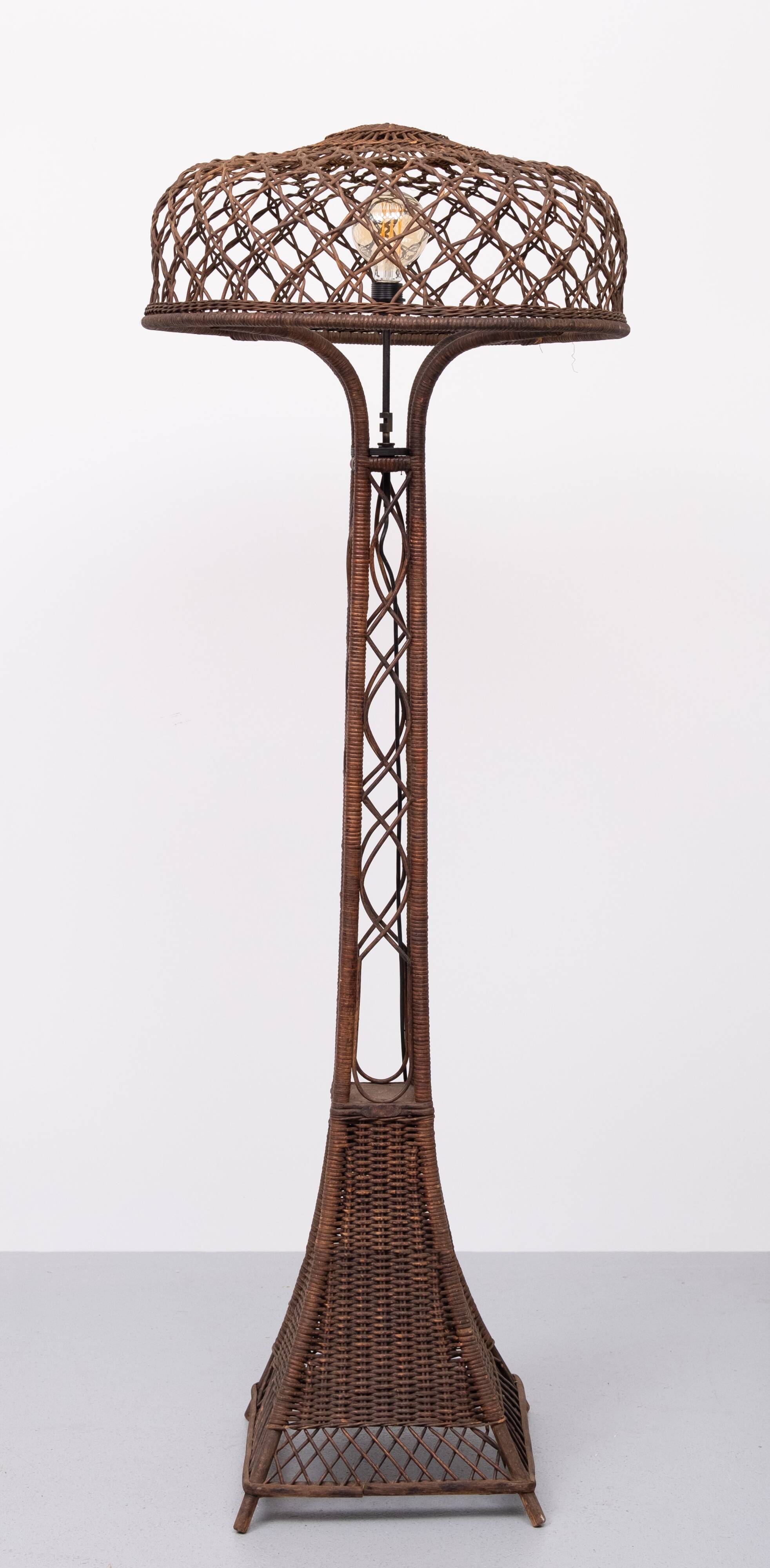 Stunning Wicker floor lamp 1920s Manufacture by L.p.h. de Ridder Amsterdam