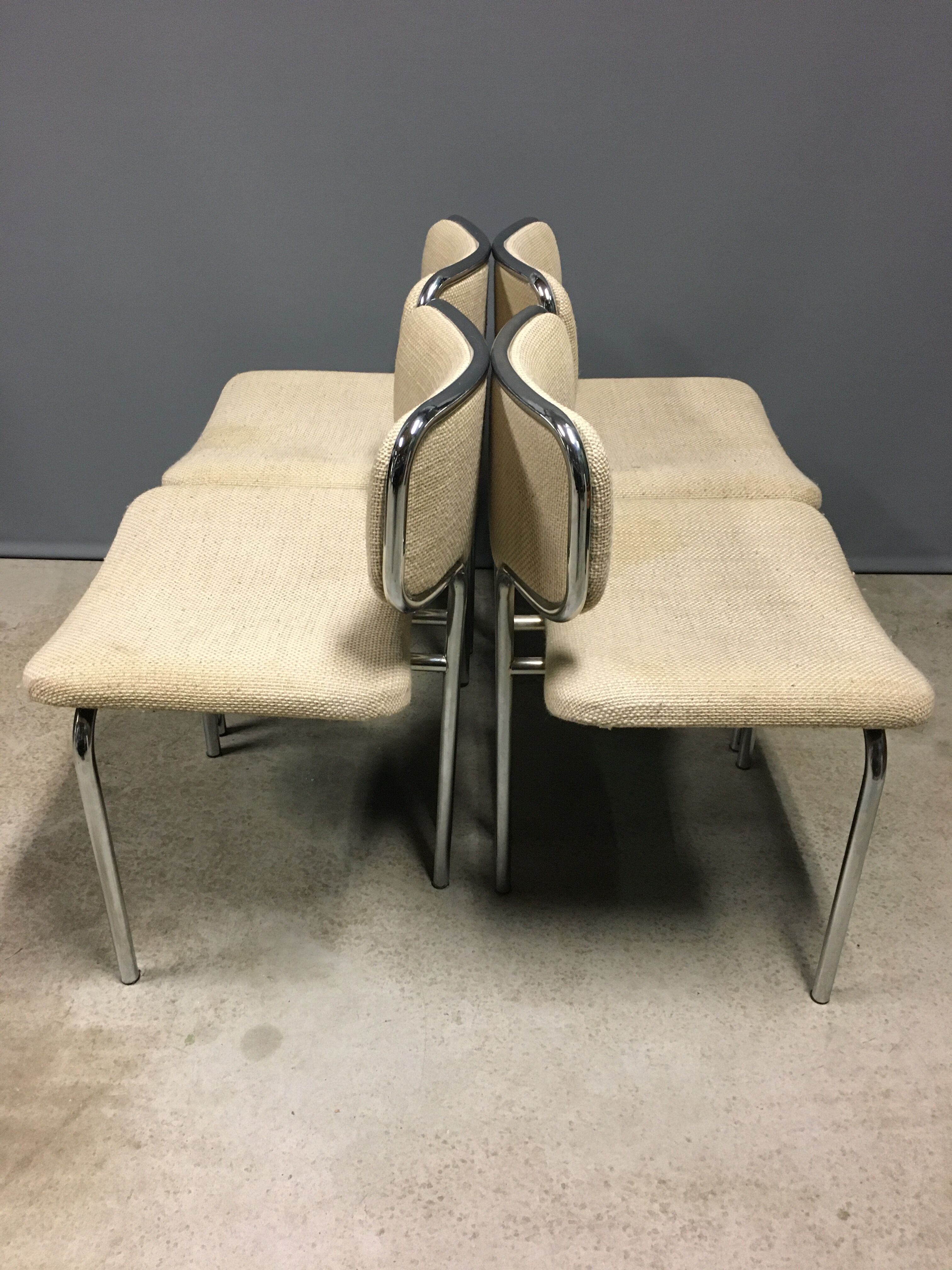 4 chaises de salle à manger tubulaires italiennes des années 1970.