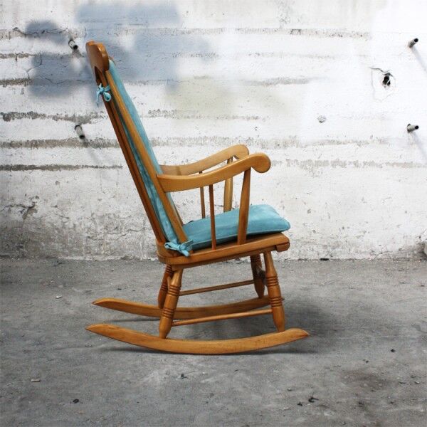 The 1970s vintage rocking chair