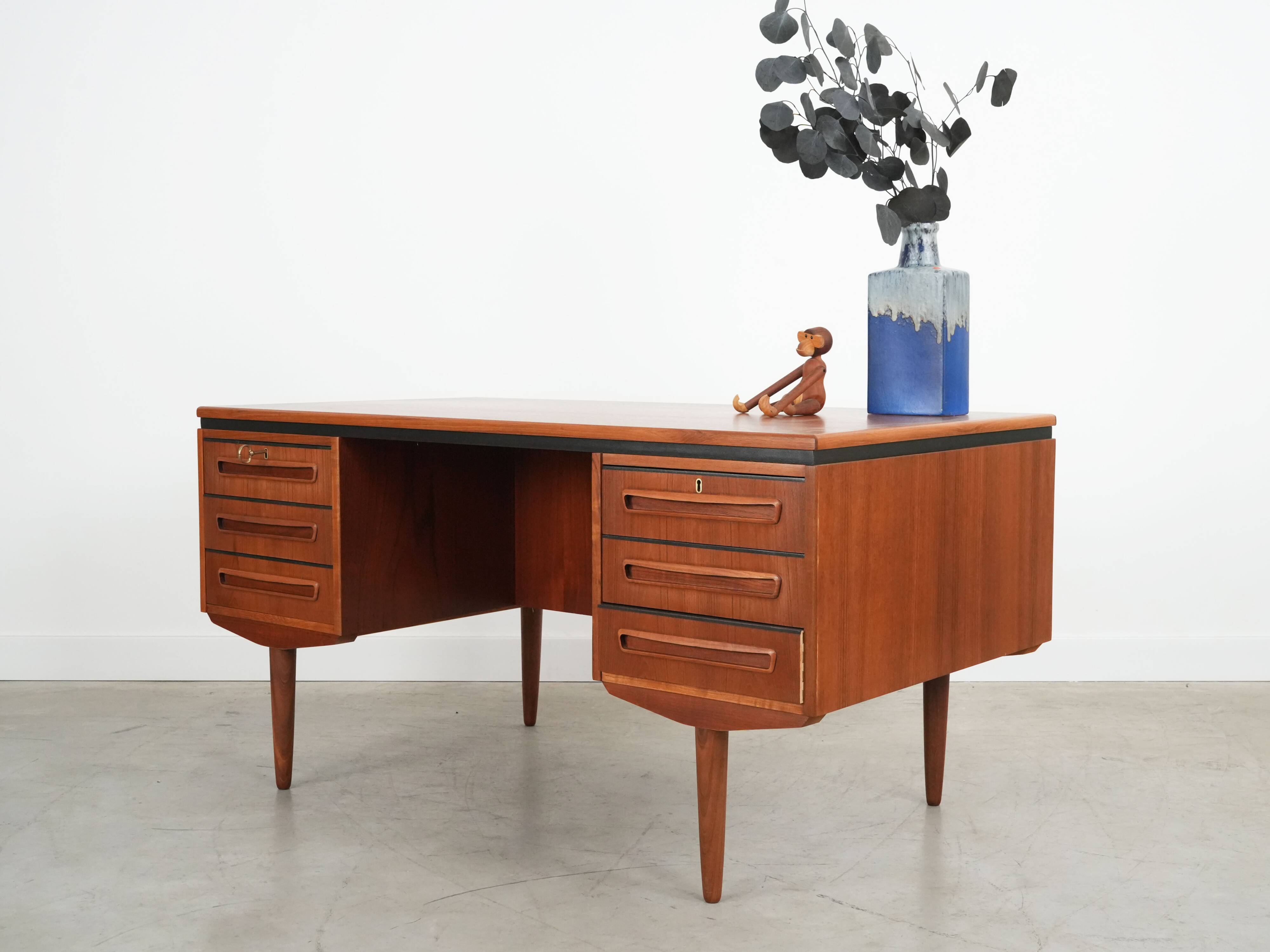 Teak desk, Danish design, 1960s, designer: J. Svenstrup