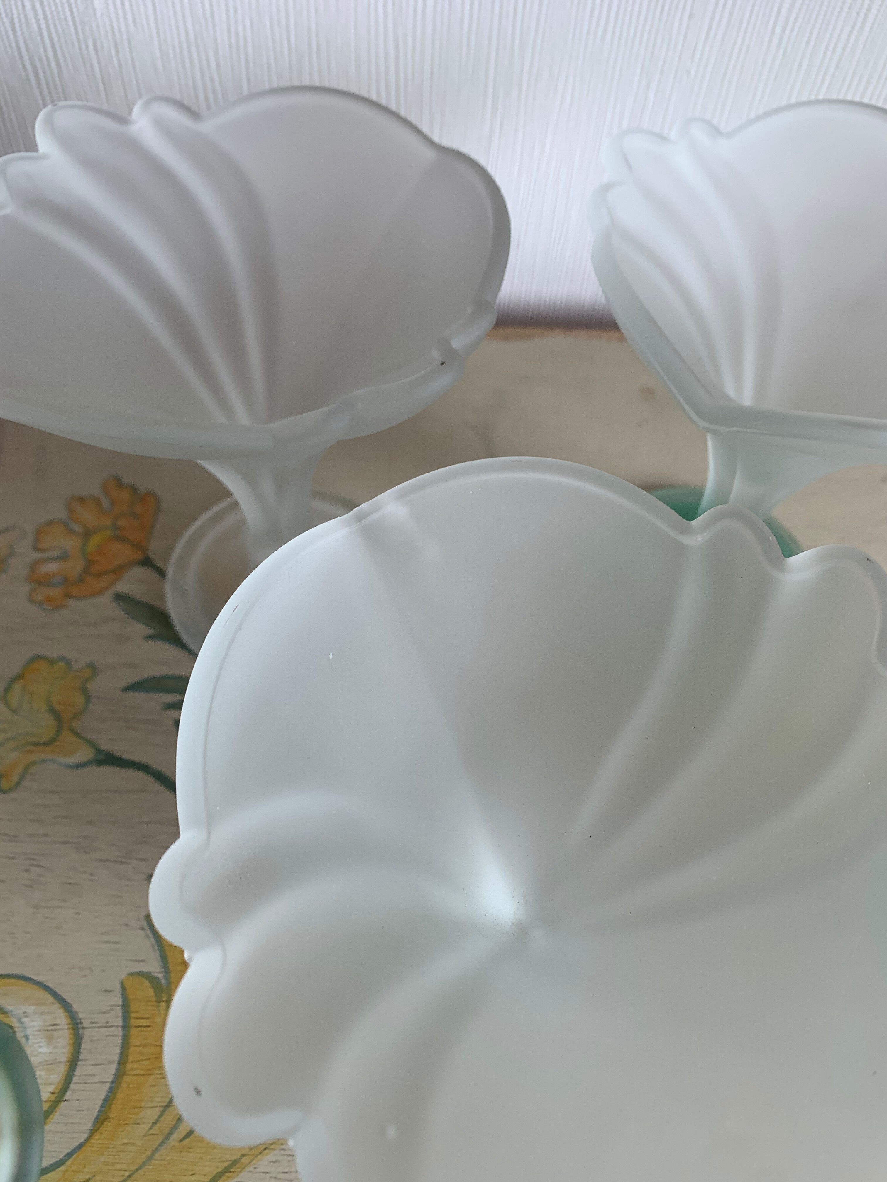 Set of 6 Art Deco dessert bowls in frosted glass with a gradient stem.