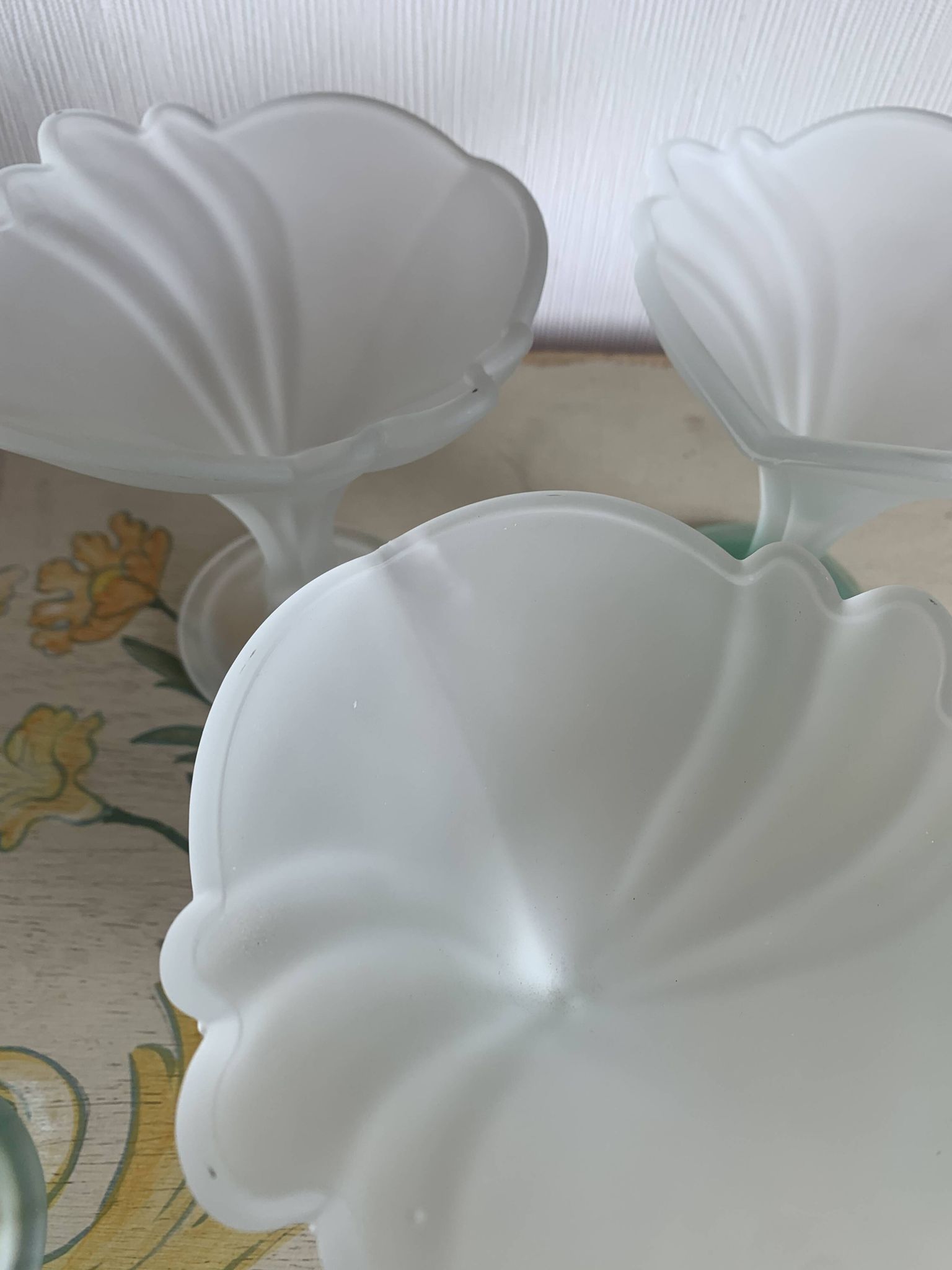 Set of 6 Art Deco dessert bowls in frosted glass with a gradient amber stem.