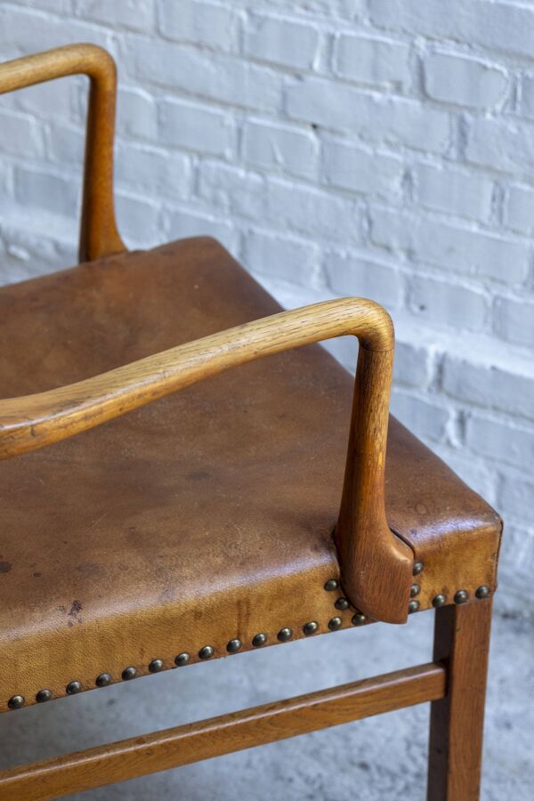Modèle 1675 d'Ole Wanscher en chêne, Fritz Hansen, années 1940, Danemark.