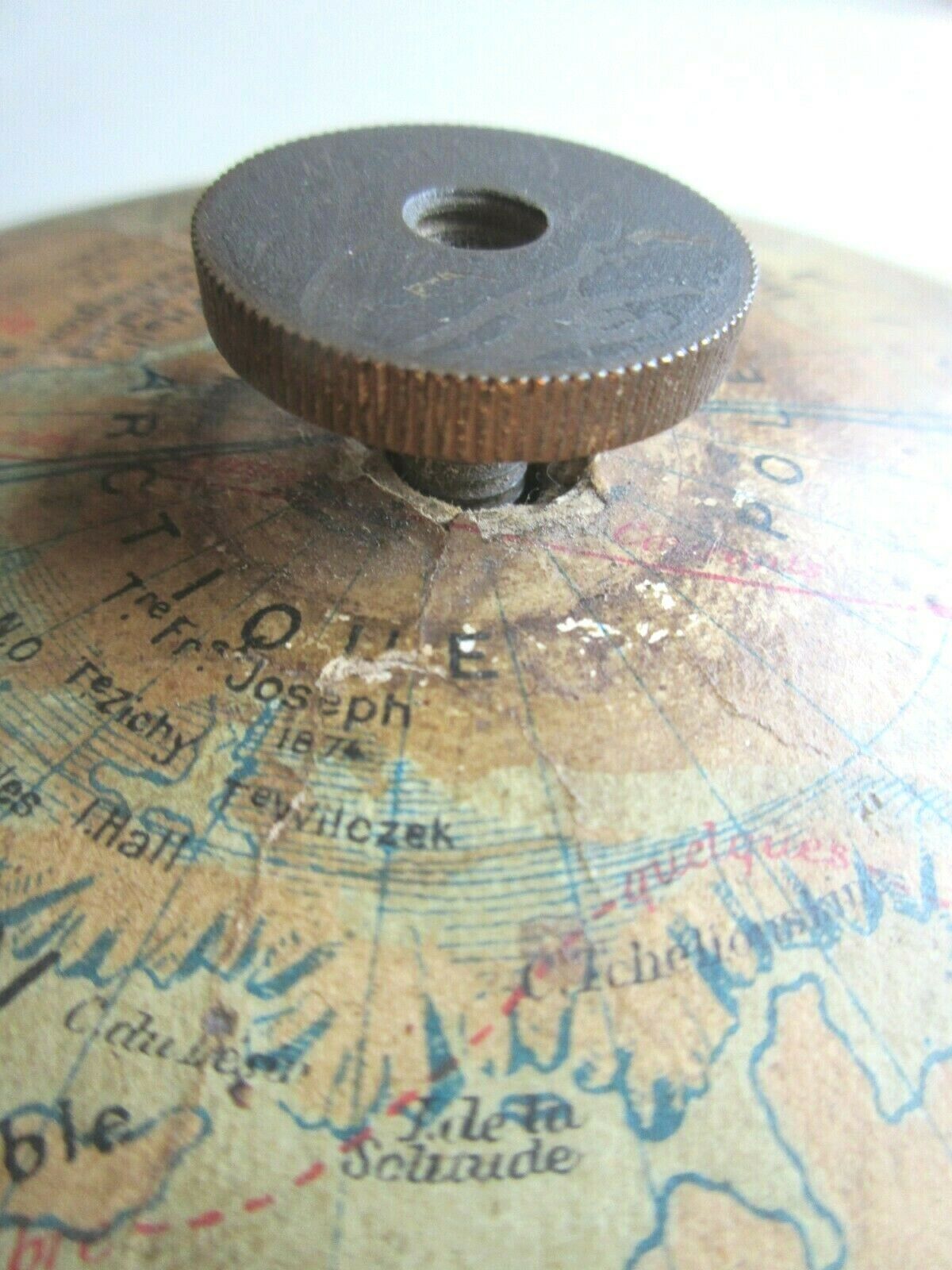 World map, Napoleon III Globe edited by FOREST, cast-iron tripod foot