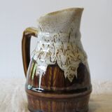 Very pretty wine pitcher in very good condition