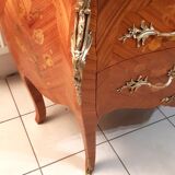 commode galbée style Louis XV ,bois de rose ,restaurée