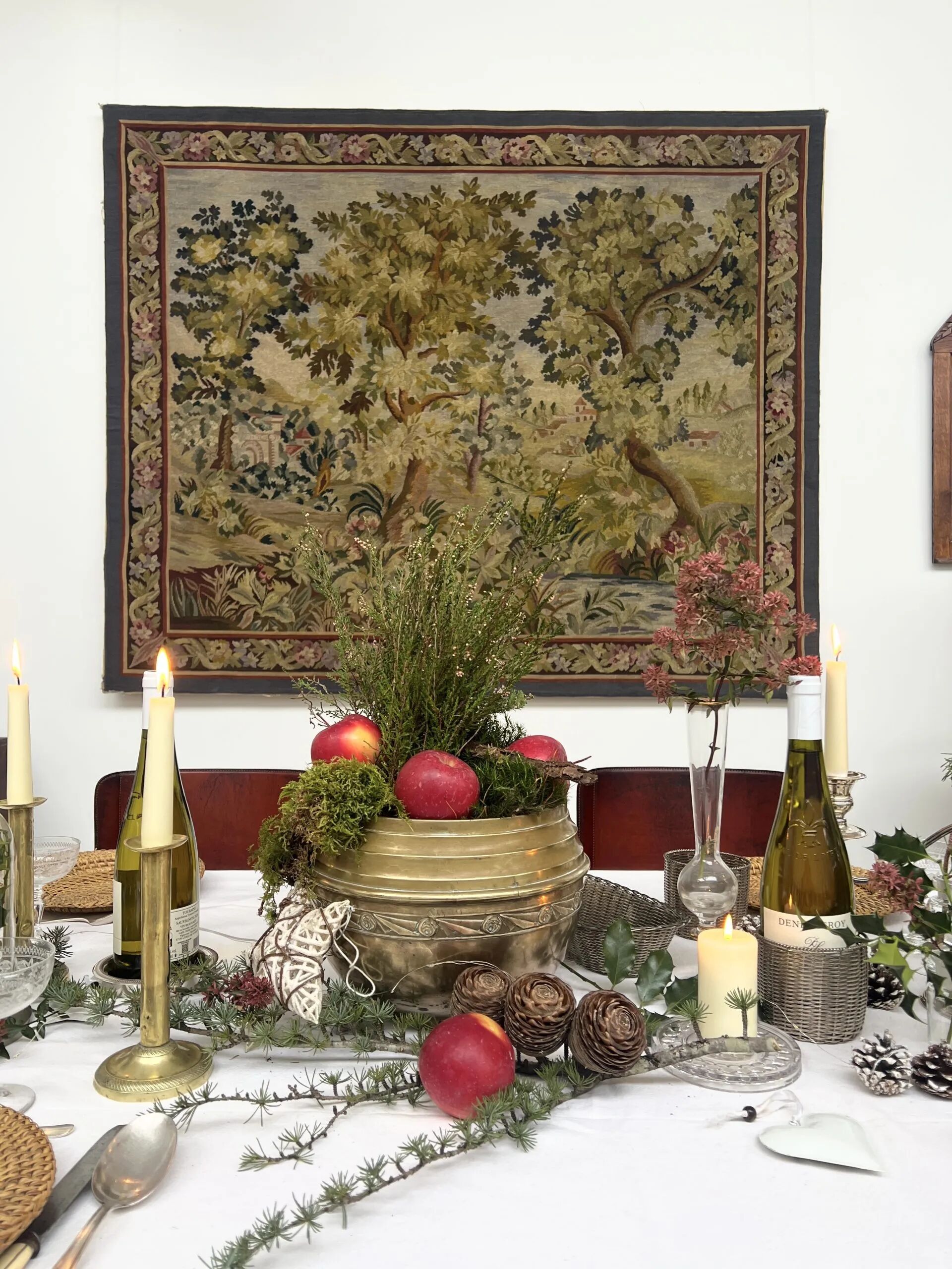 Tapisserie verdure dans le goût d’Aubusson sur châssis (214 x 176 cm)