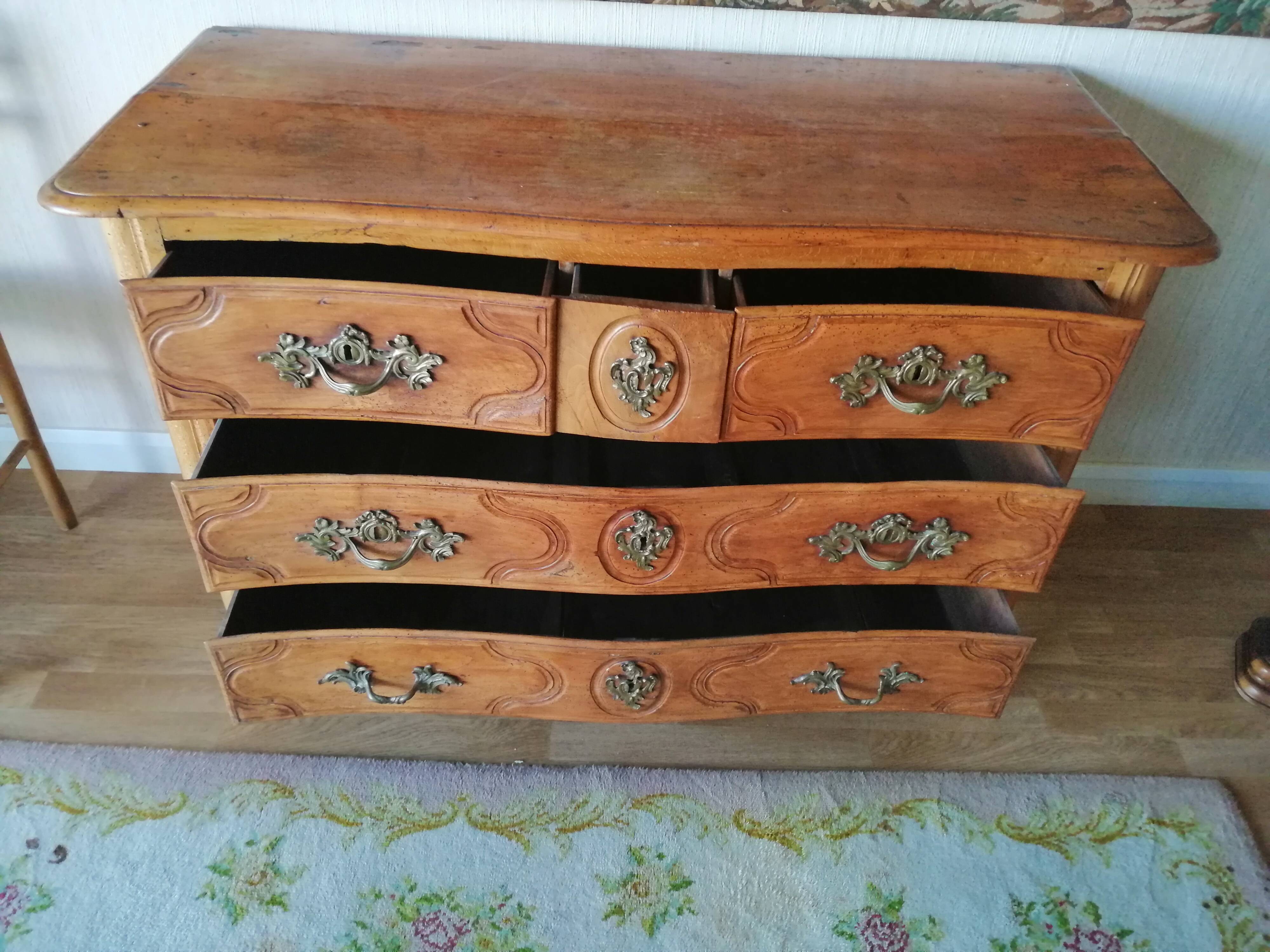 Parisienne Regency dresser