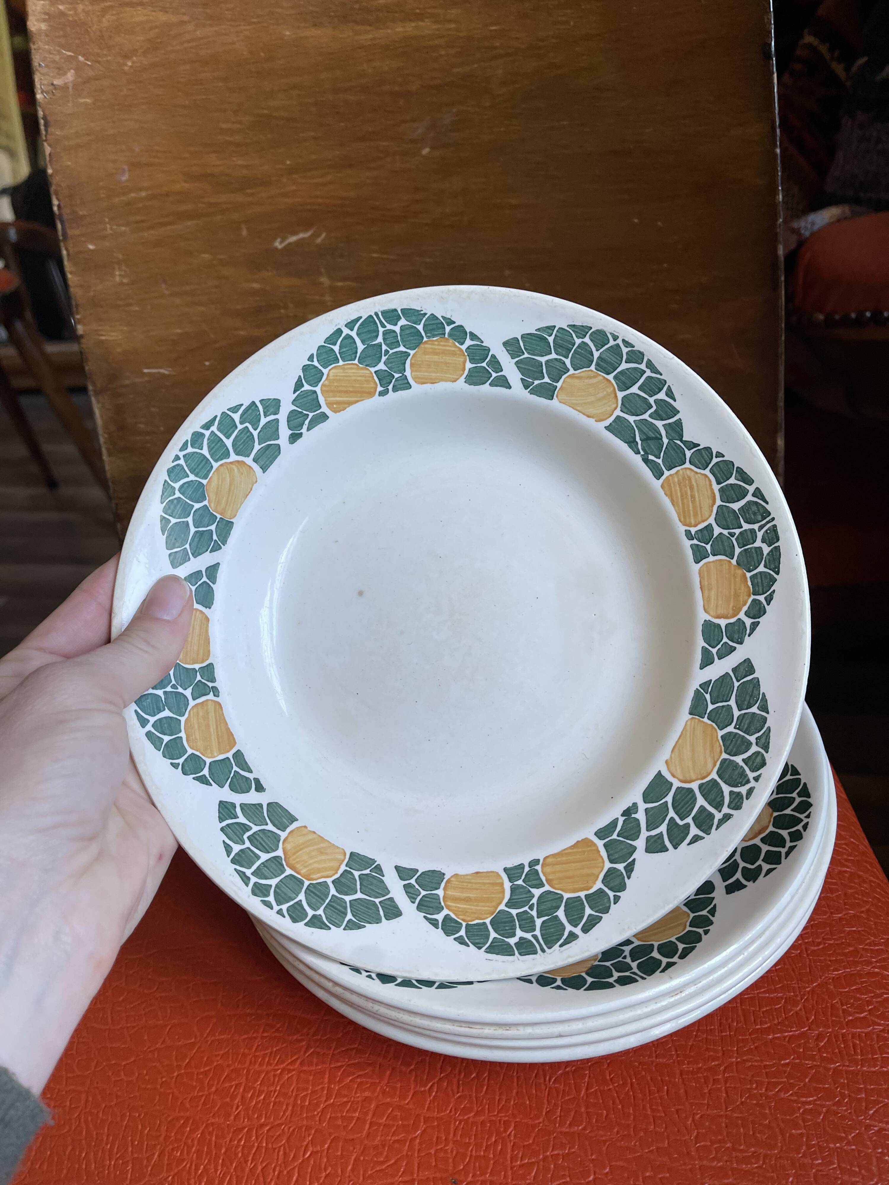 Lot of 8 Givors plates in antique earthenware.