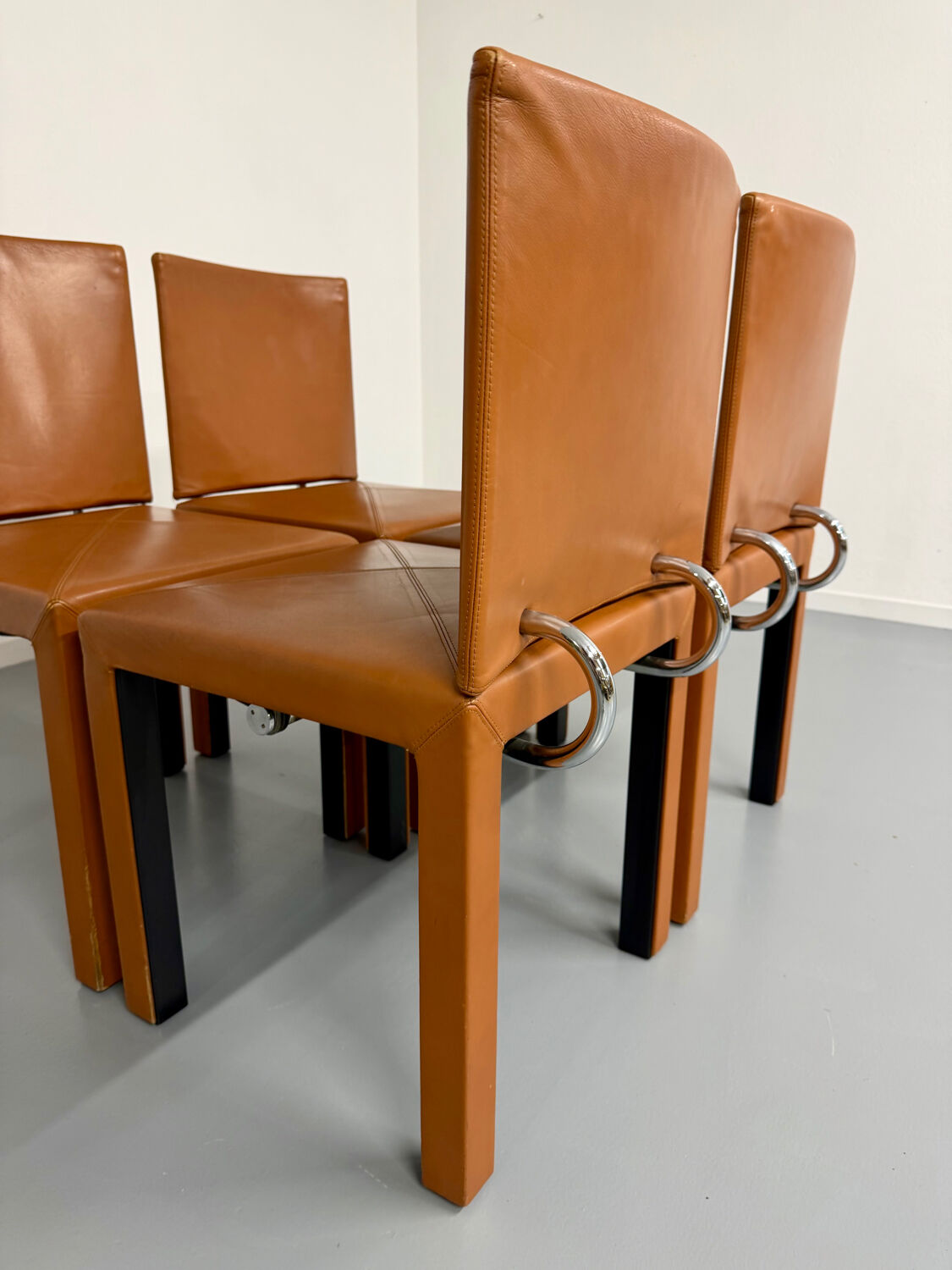 4 camel leather chairs, postmodern design by Paolo Piva for B&B Italia Arcadia.