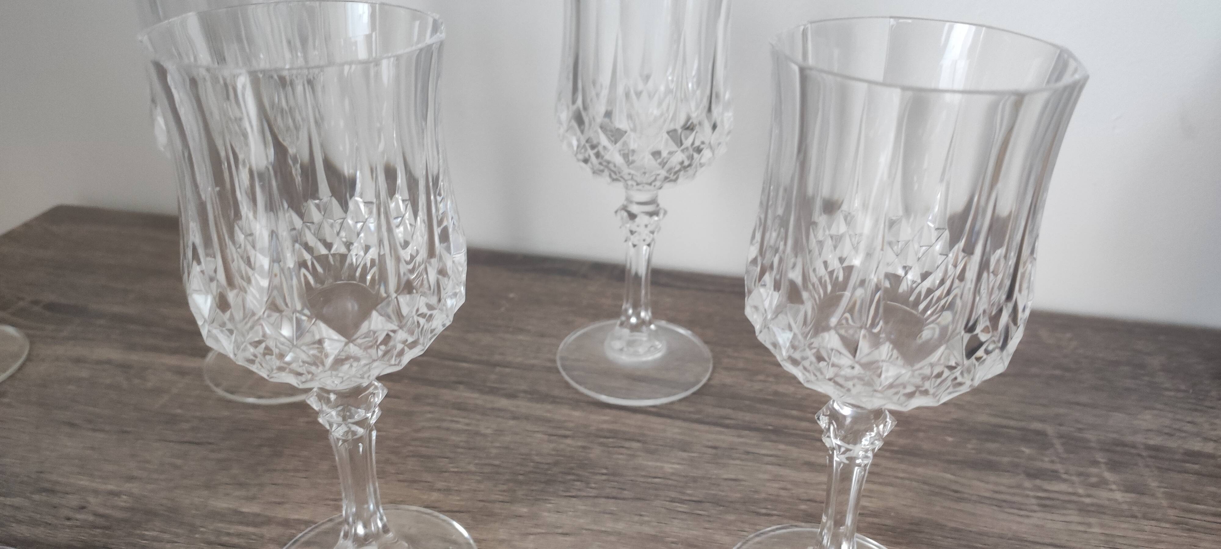 6 crystal wine glasses on a stem from Arques, Longchamps model. Capacity 12.