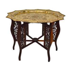 Table basse indochinoise sculptée avec plateau laiton en étoile, 1890