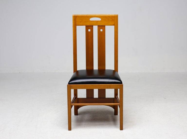 Table Frank Lloyd Wright ‘608 Taliesin’ + four Mackintosh chairs “309 Ingram”