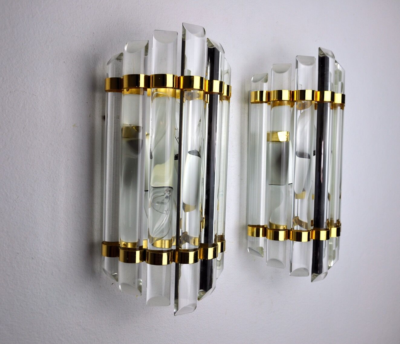 Pair of Venini wall lamps, cut glass, Murano, Italy, 1970
