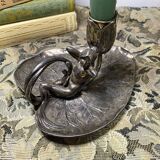 Water lily leaf thumb candle holder