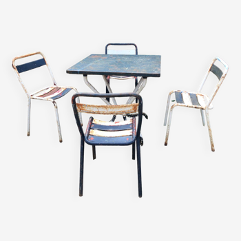 Table Hélix avec ses 4 chaises