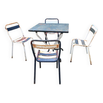 Table Hélix avec ses 4 chaises