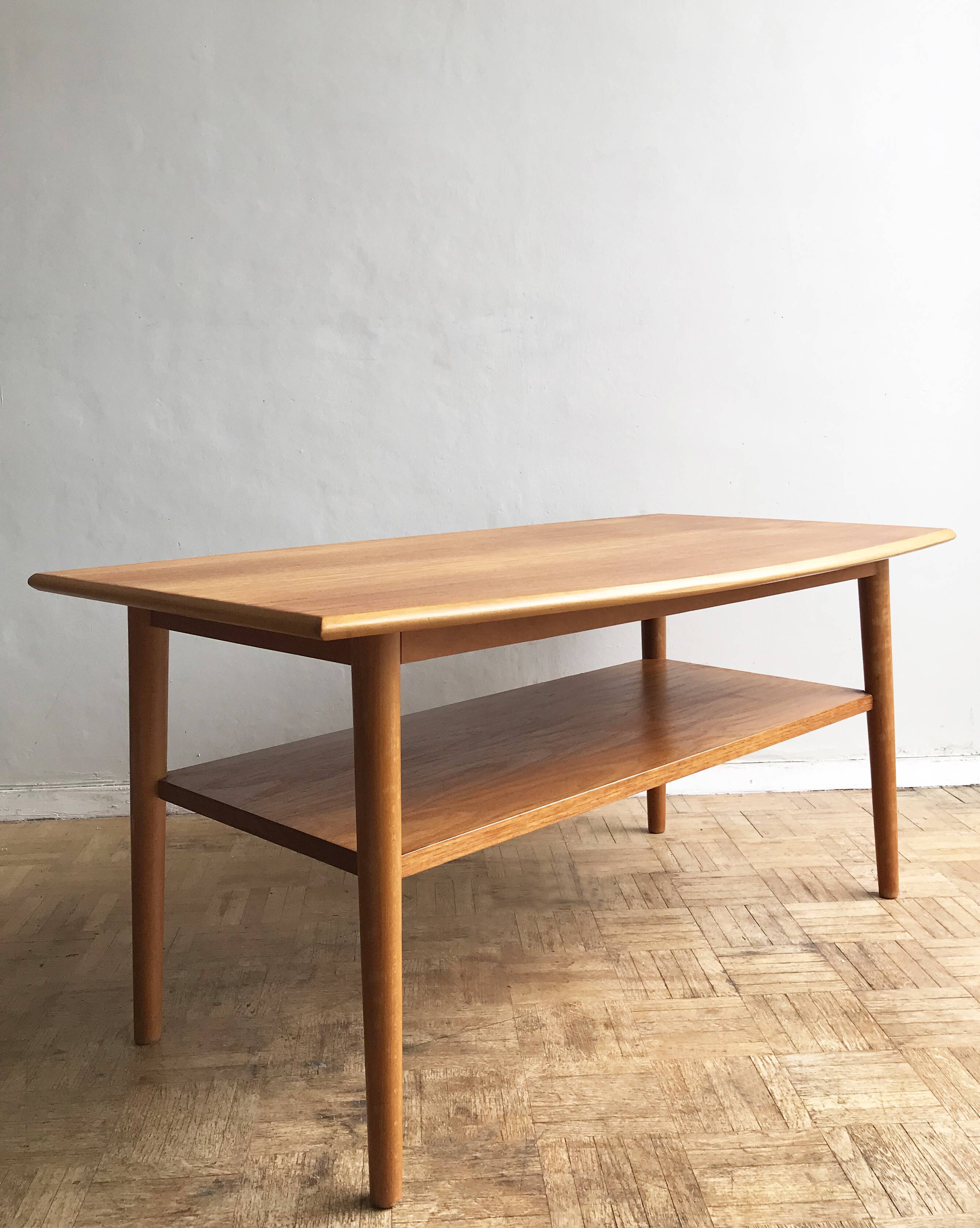 Table en teck blond des années 1960