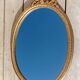Authentique miroir ovale vintage chic, en bois doré, de style baroque