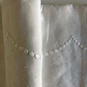 Drap de fil de lin brodé de pois sans monogramme 1950