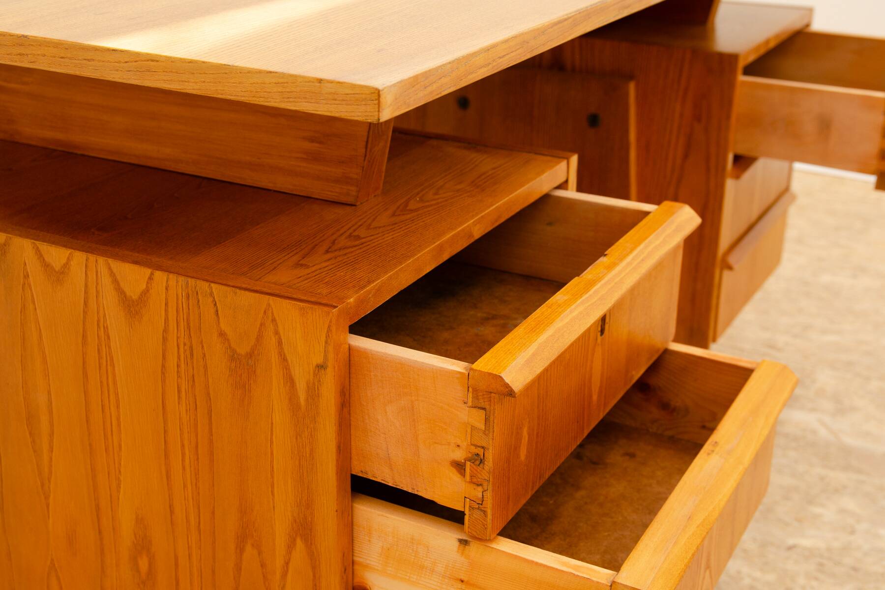 Immense bureau tchécoslovaque entièrement rénové, années 1970, Europe centrale