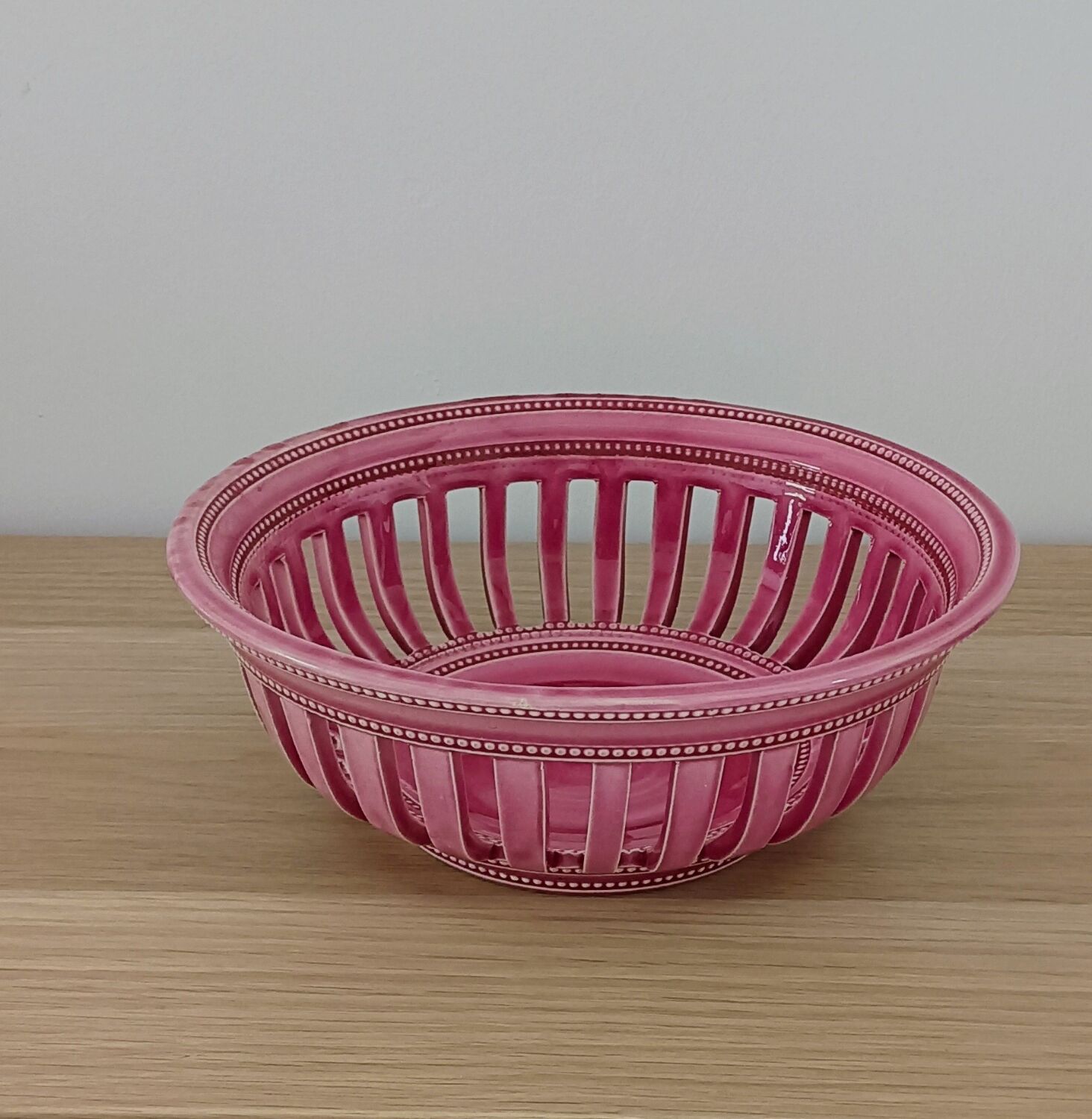 Vintage basket Pichon Uzès pink openwork with chopsticks