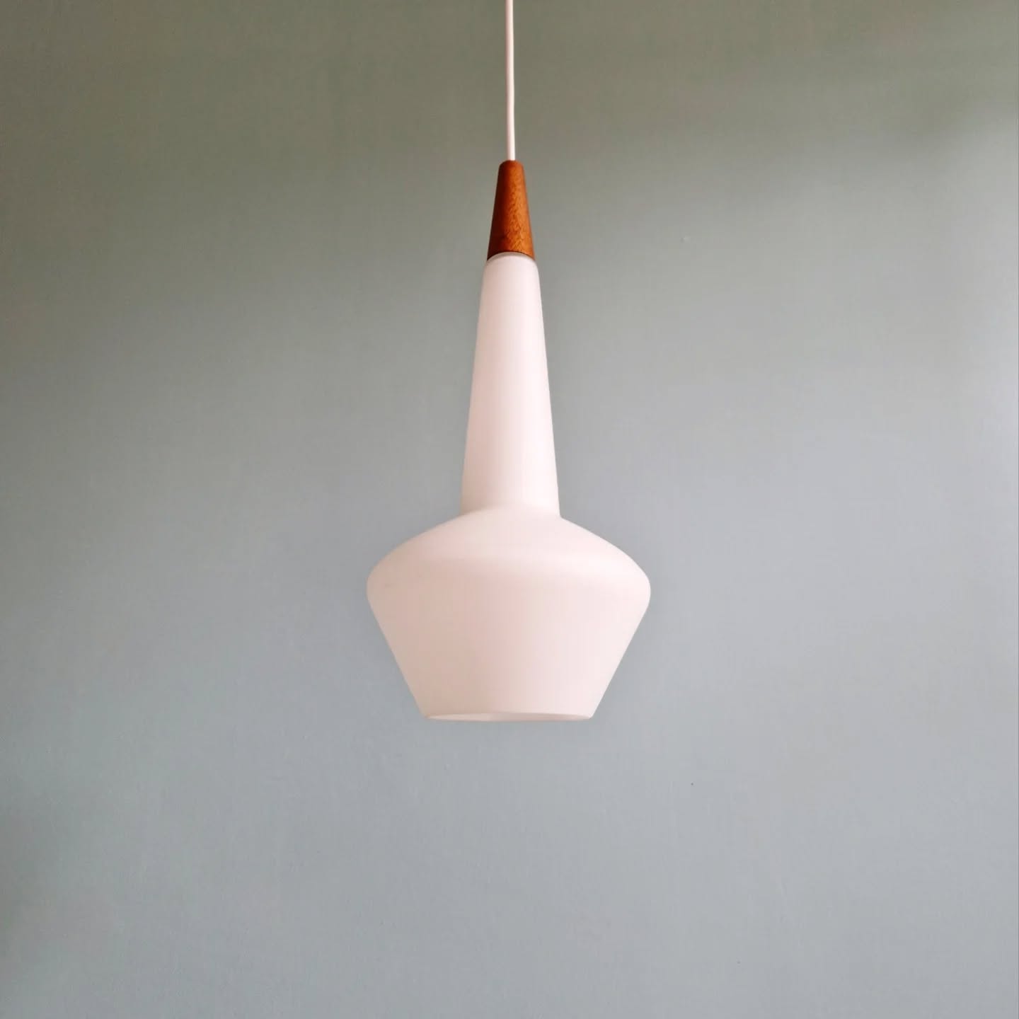 Scandinavian suspension in satin white opaline, 1960.