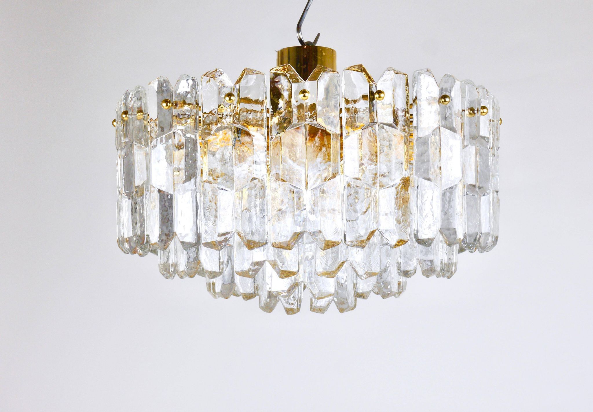 Large ceiling chandelier in gilded brass and glass Palazzo J.T. Kalmar, 1950s