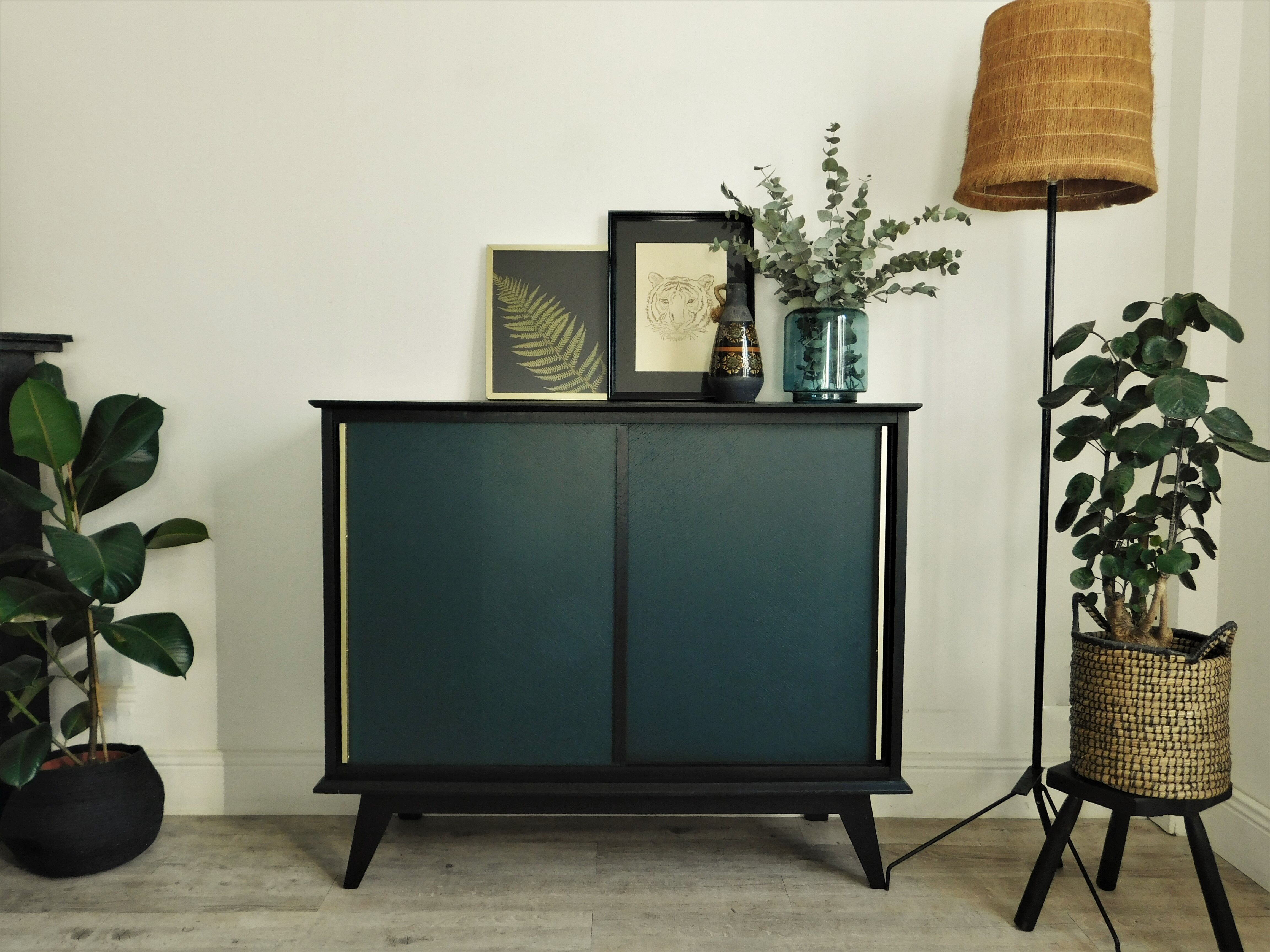 Buffet vintage noir et vert profond