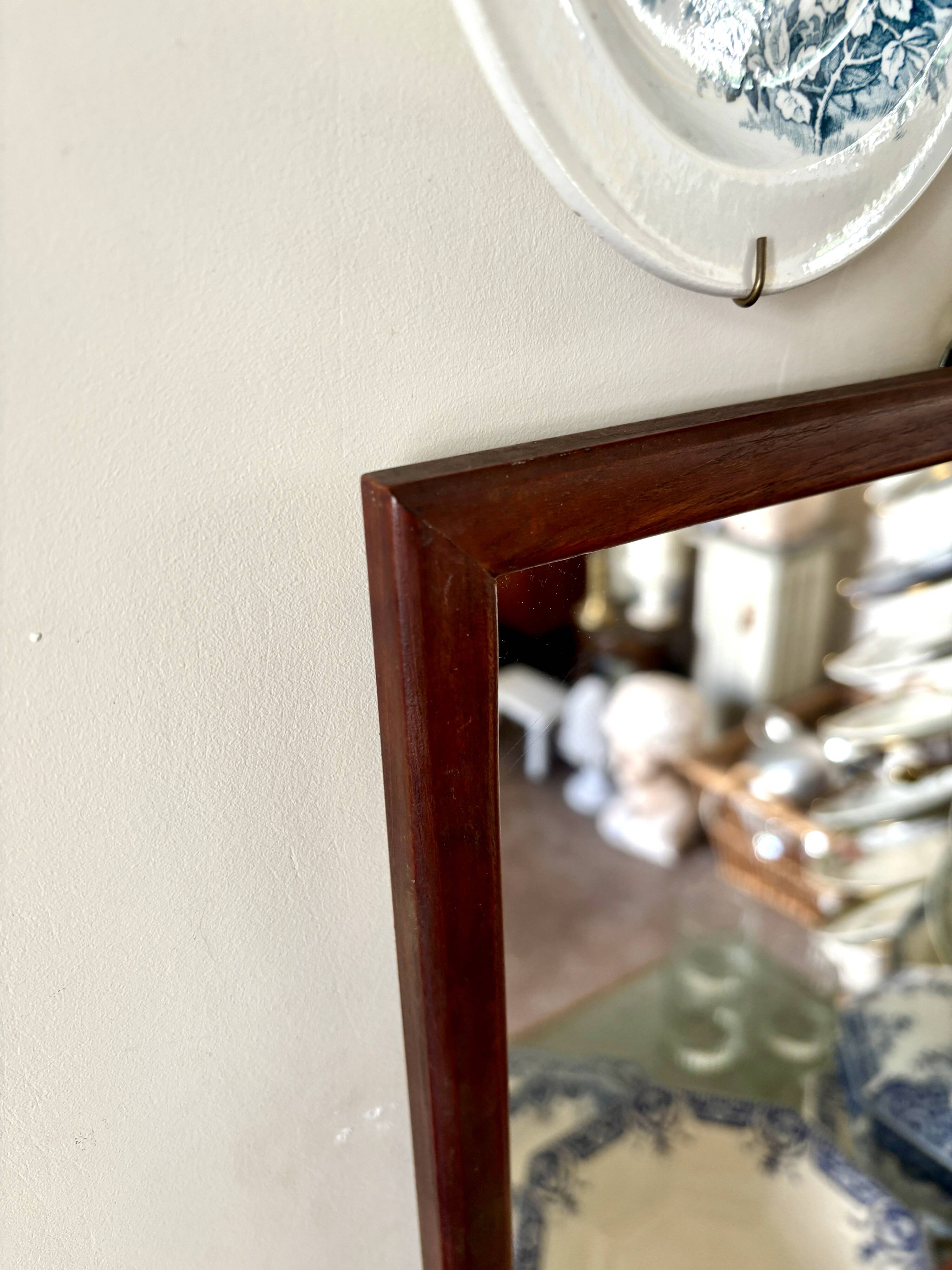 Dark wooden mirror ☐ 40 x 29.5 cm