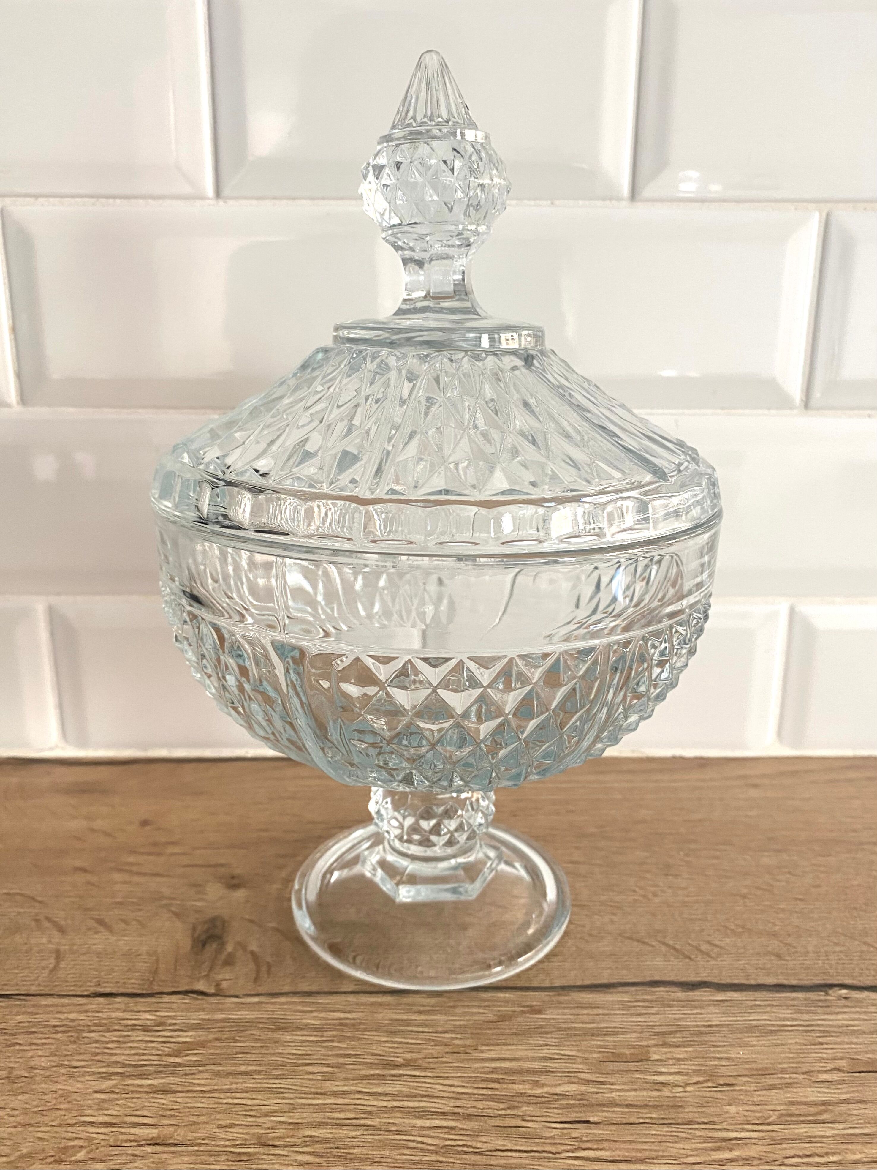 Chiseled white glass candy box