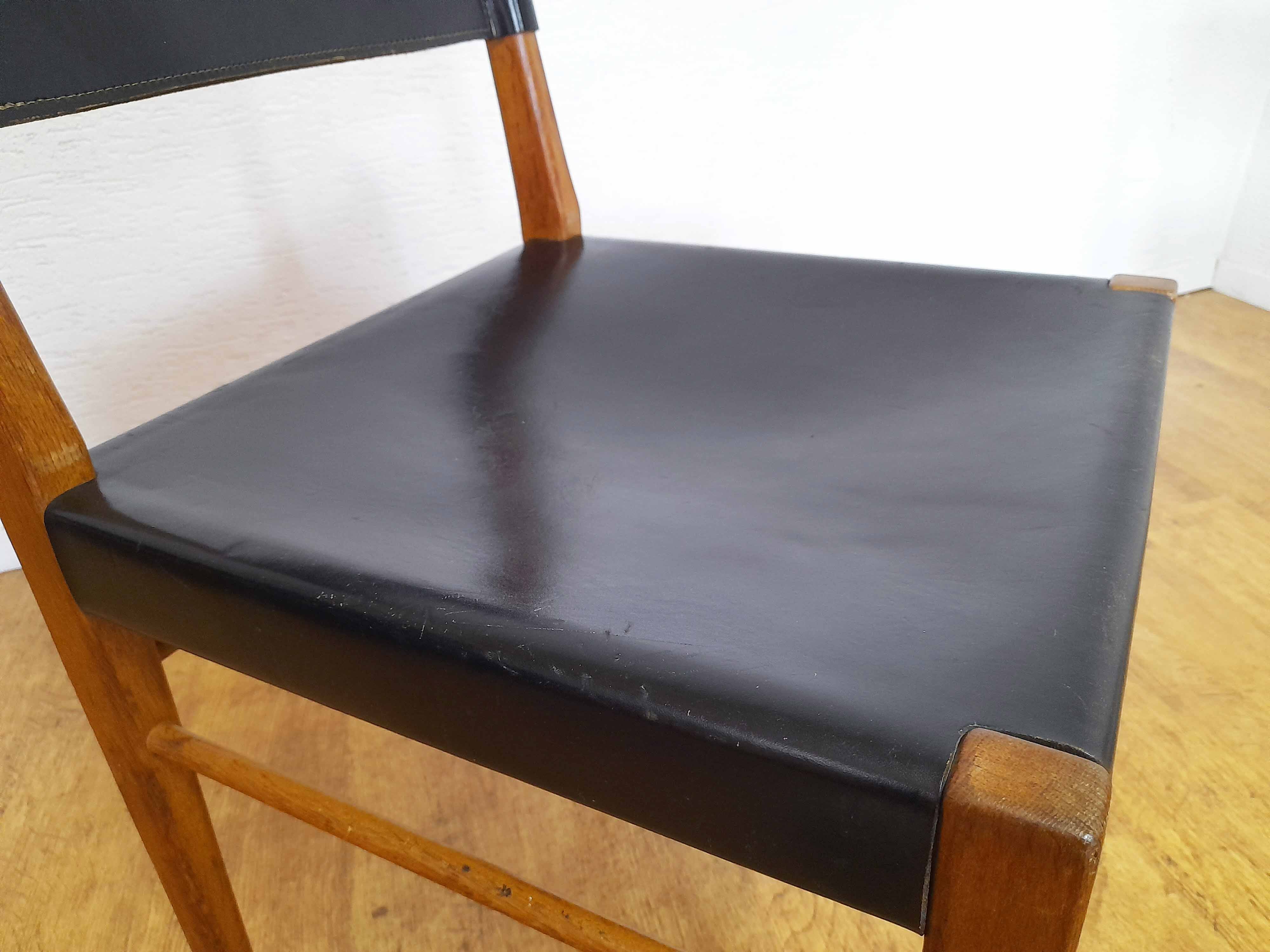 Set of 4 oak and leather chairs