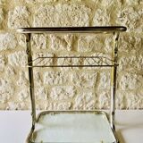 Table d'appoint en verre et laiton avec porte revues, circa 1970