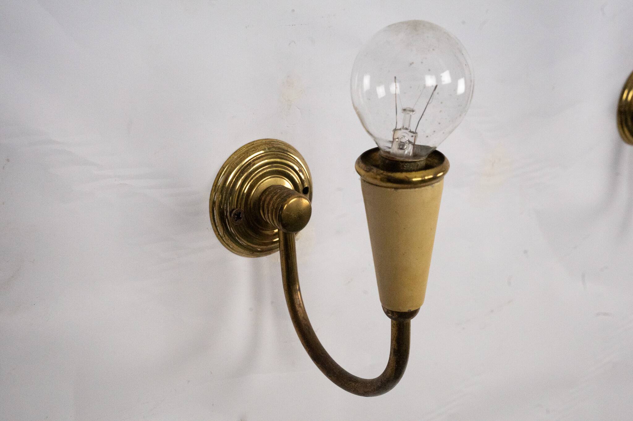 Set of four Mid-Century sconces in lacquer and brass. Italy 1950s