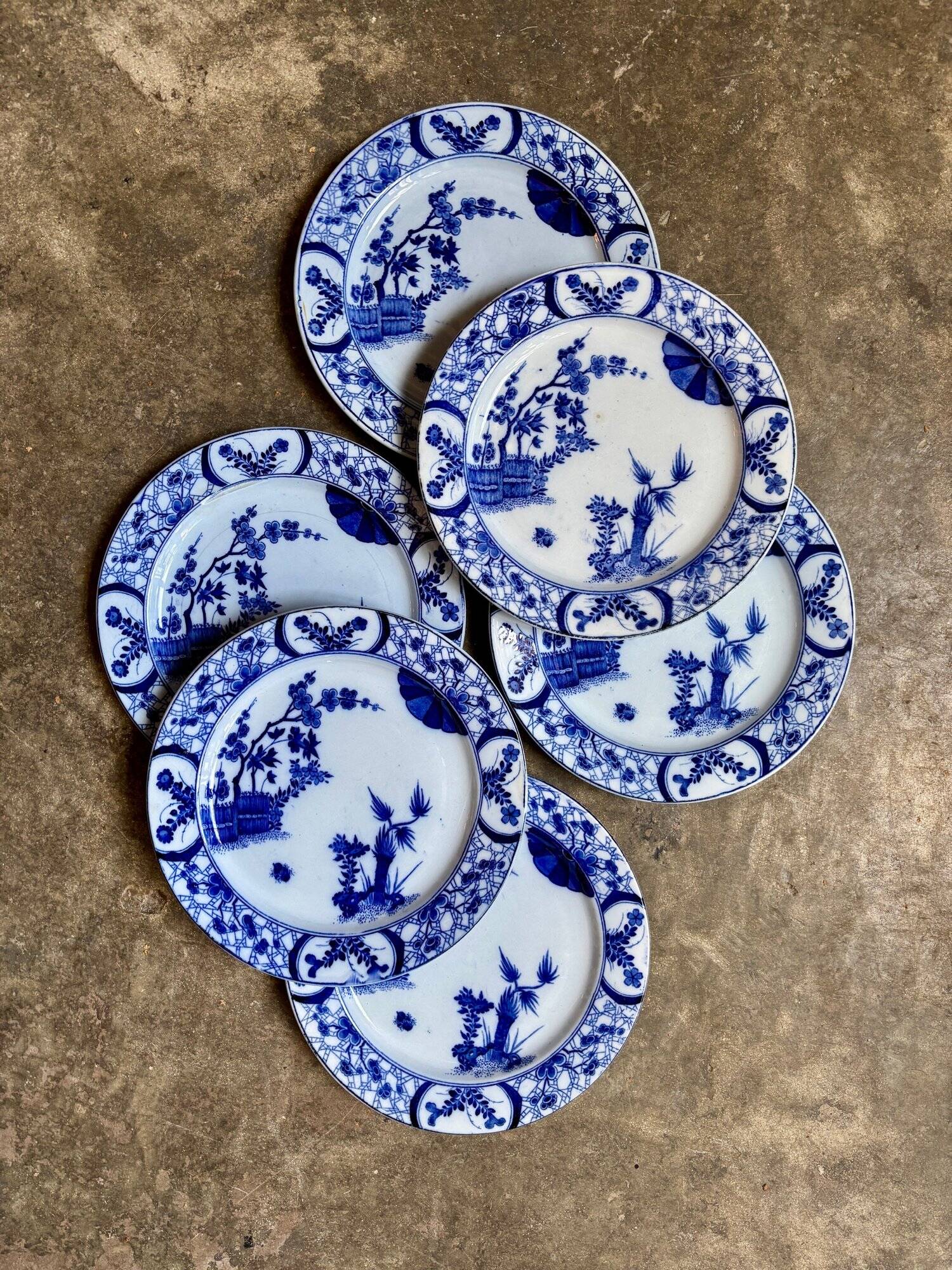 6 Creil and Montereau flat plates in blue earthenware, "Japan" service circa 1895