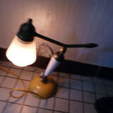 Articulated desk lamp
