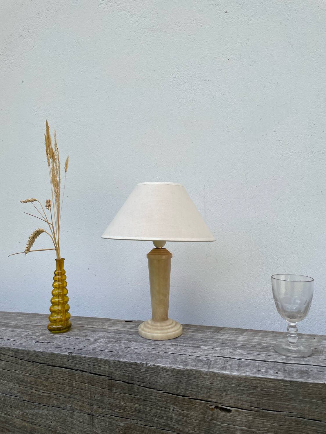 Beige alabaster art deco lamp