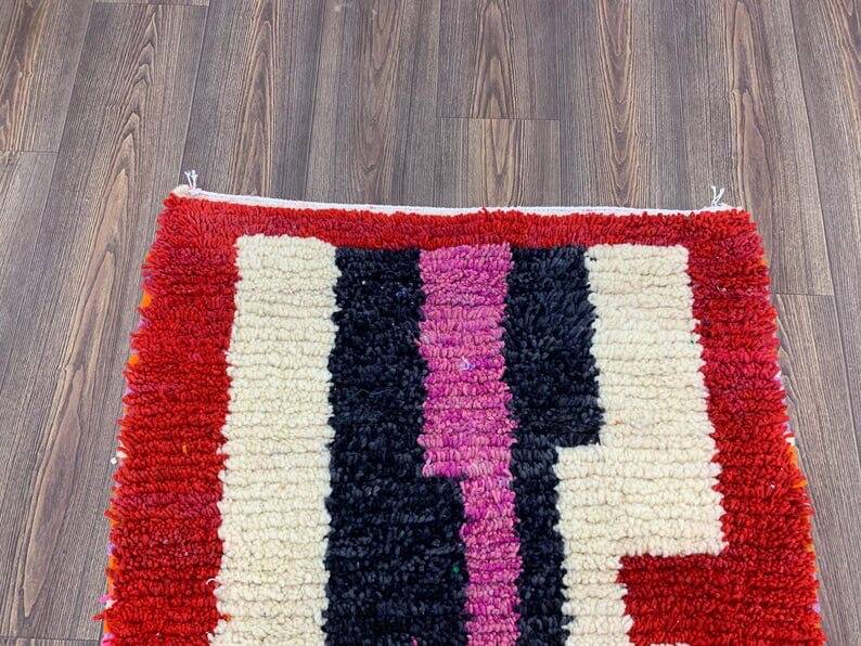 Handmade Berber rug in pure wool, artisan style, size 150 x 250 cm